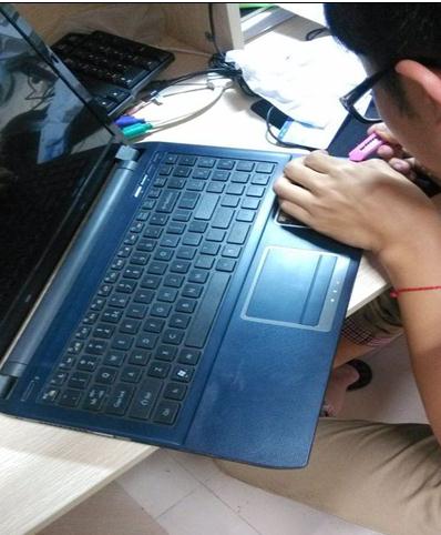 笔记本如何给外壳贴膜