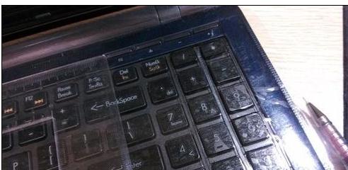 笔记本如何给外壳贴膜