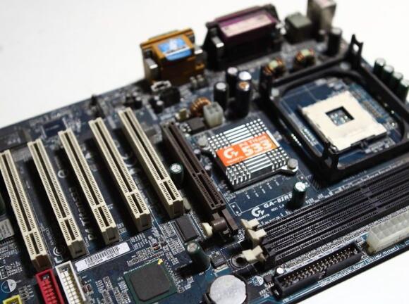 显卡虚焊症状是怎样的_显卡虚焊自己怎么修