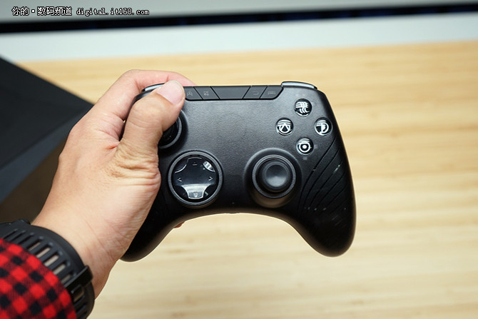 能换硬盘能换U 蜗牛游戏主机OBOX评测