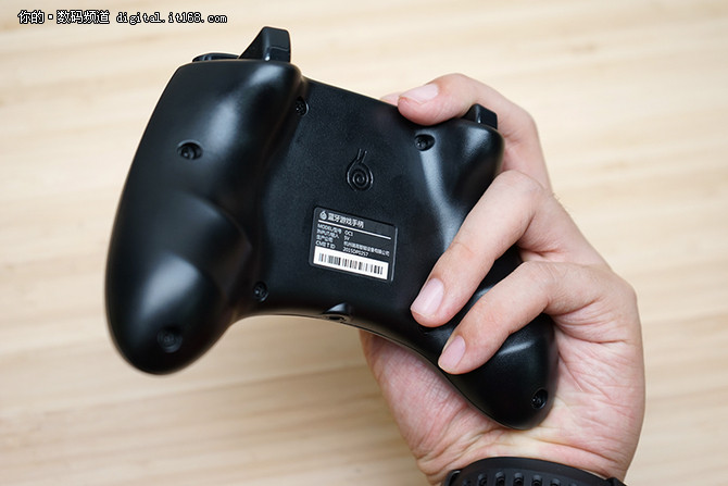 能换硬盘能换U 蜗牛游戏主机OBOX评测