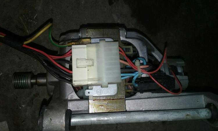 华硕笔记本电脑电路板电源部分坏了,要多少维修费?_如何查看华硕上网笔记本电源适配器12v3a插头尺寸_电脑长城电源维修图解