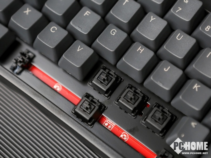 完美:樱桃轴身+三种配置可选。雷柏V860游戏机械键盘评测