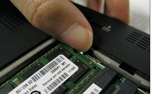 笔记本电脑内存很小运行很卡怎么办