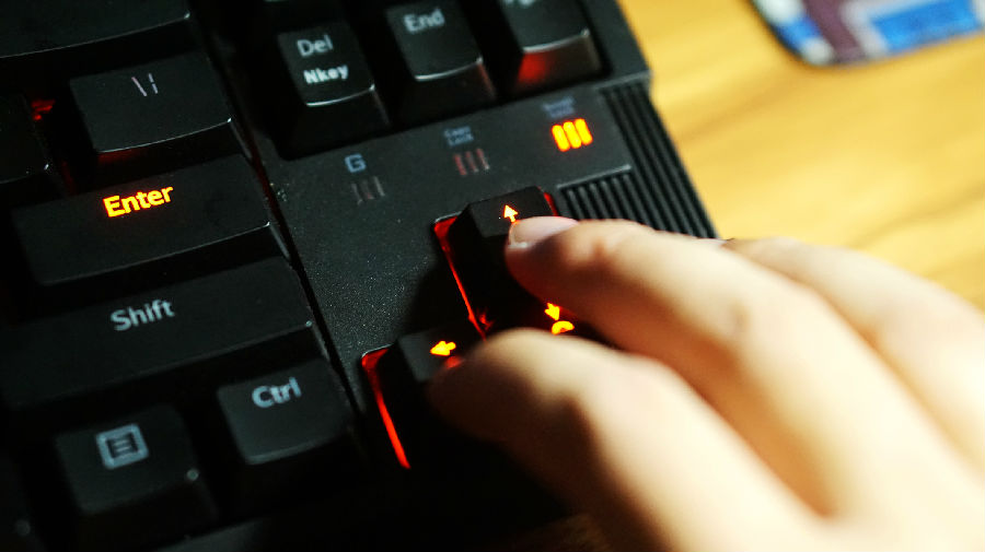 尘埃3用键盘怎么玩_硅胶键盘好用吗_玩eop 用硅胶键盘