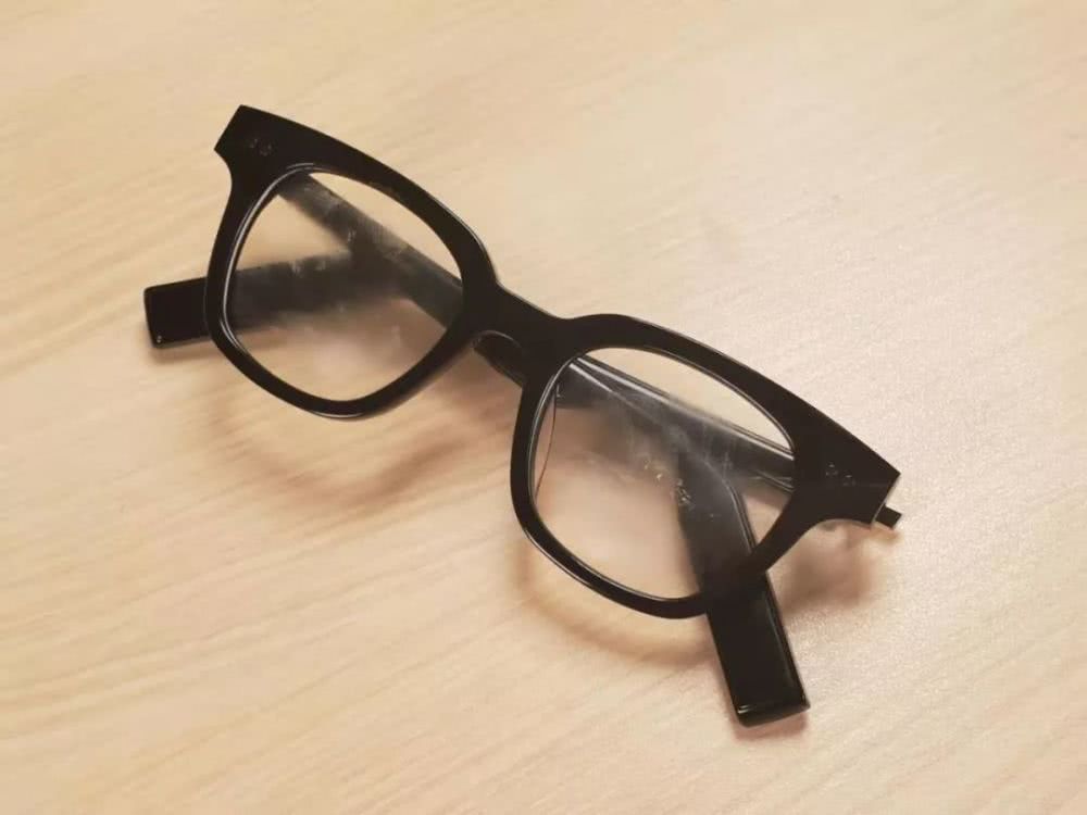 眼镜上的 显示器