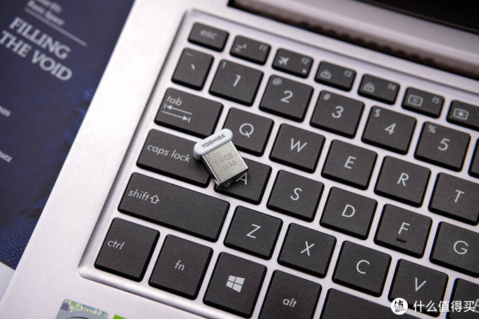 给车载音响拓展外设存储设备：东芝 64GB USB3.0 迷你U盘 U364