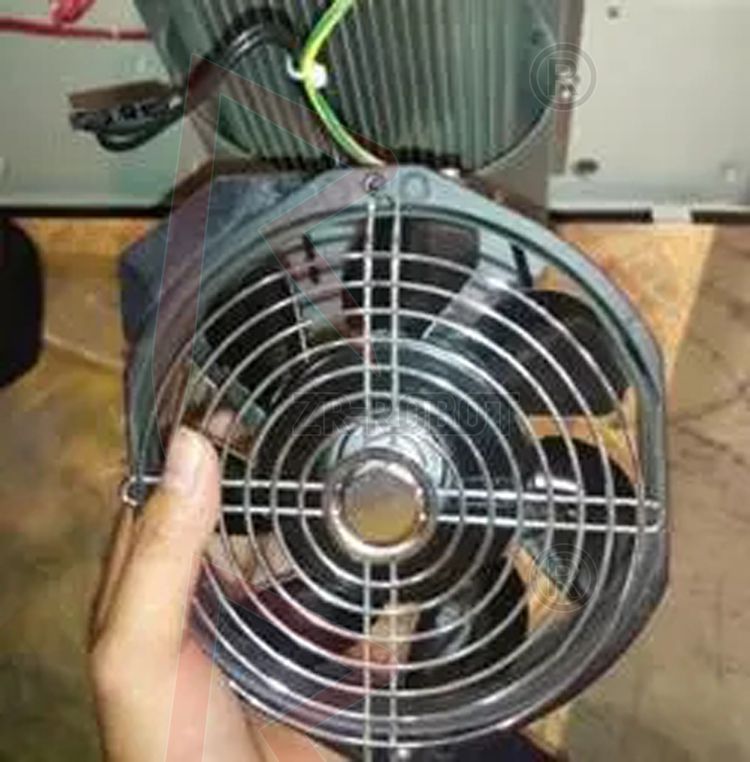 笔记本电脑风扇可以加润滑油吗_风扇不转加什么油_笔记本光驱位加风扇