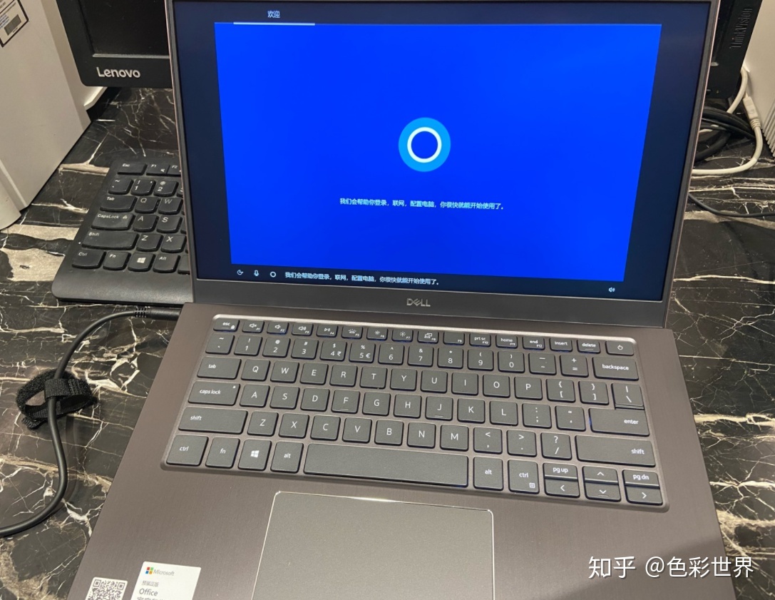 戴尔粉色笔记本电脑