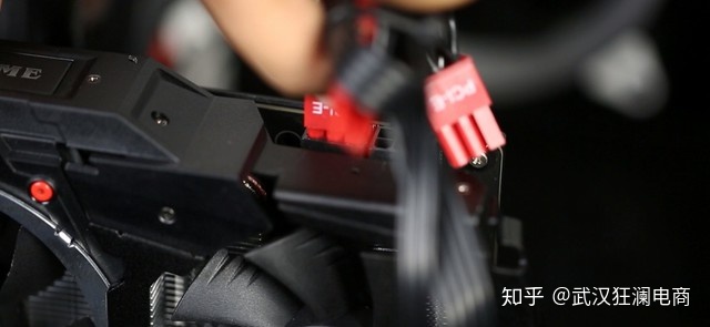 硬盘安装机箱图解
