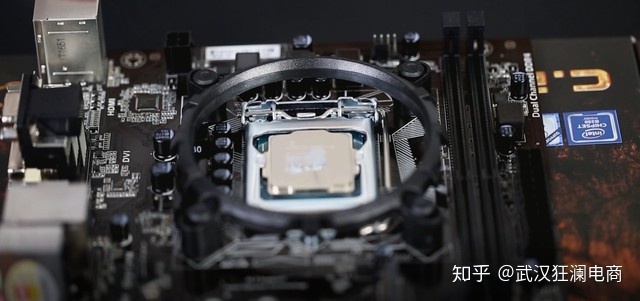 硬盘安装机箱图解