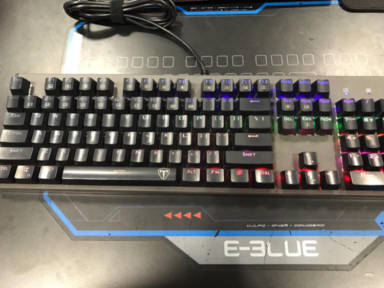 事实:原创            你的第一把机械键盘是什么轴呢？