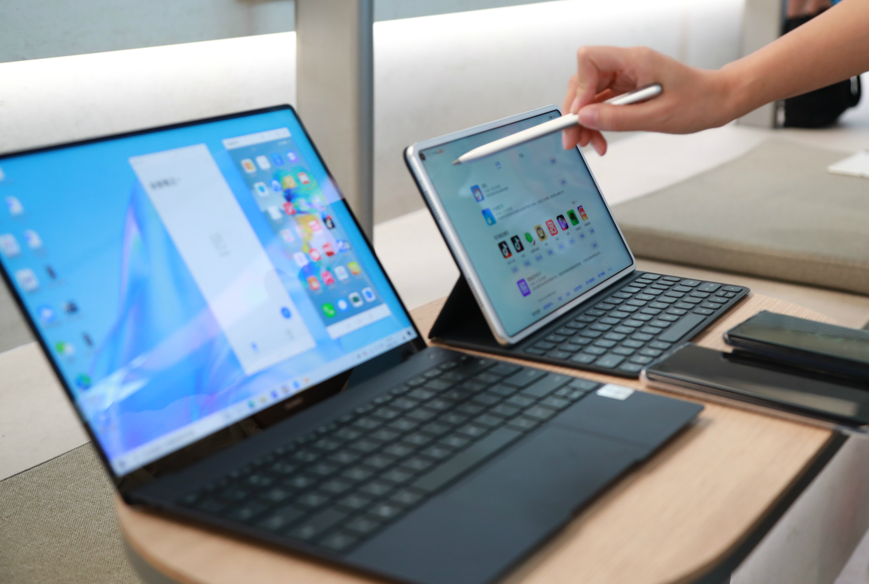 摄像内置gps的平板电脑_戴尔灵越笔记本屏幕有颗粒感_戴尔笔记本电脑没有内置吗