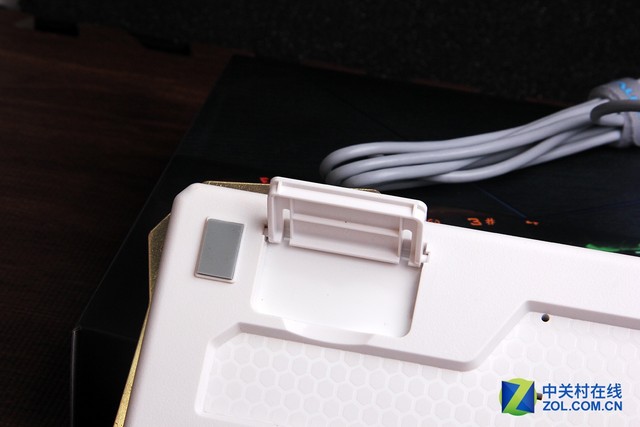 无尽升级版 狼蛛收割者机械键盘评测 