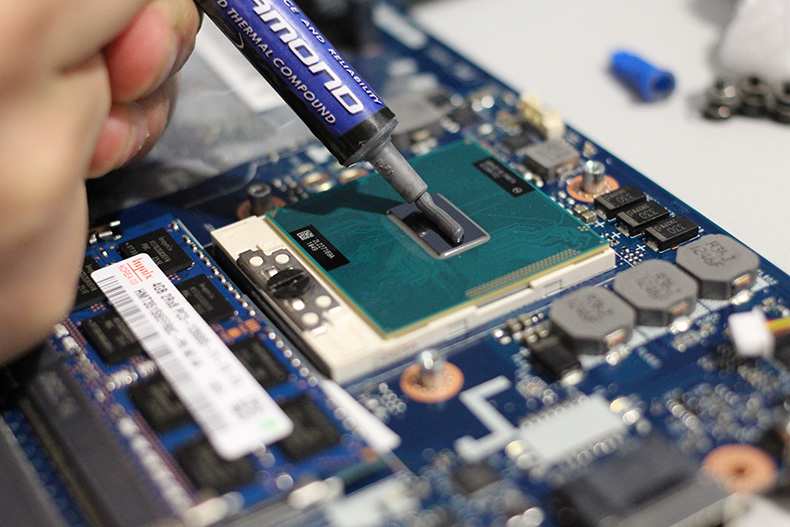 电脑散热硅胶图片_笔记本cpu散热硅胶_笔记本电脑散热硅胶