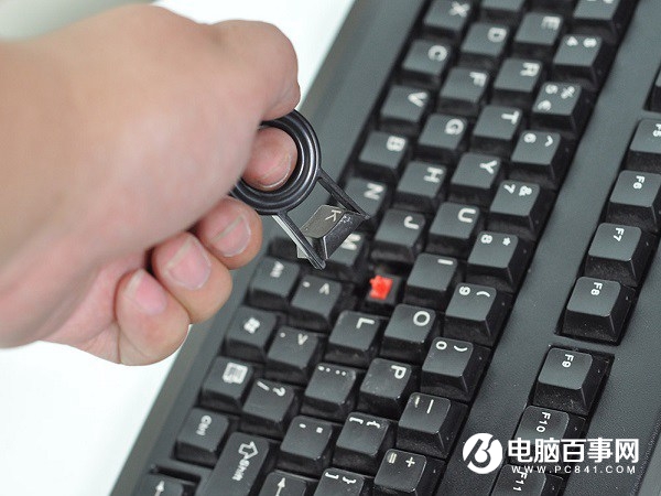 拔键器怎么用 机械键盘拔键器图解使用教程