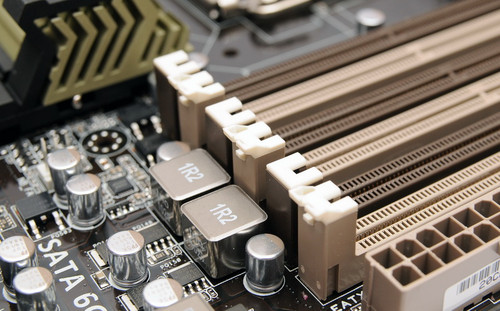 全球唯有两大CPU生产商，INTEL和AMD算是兄弟