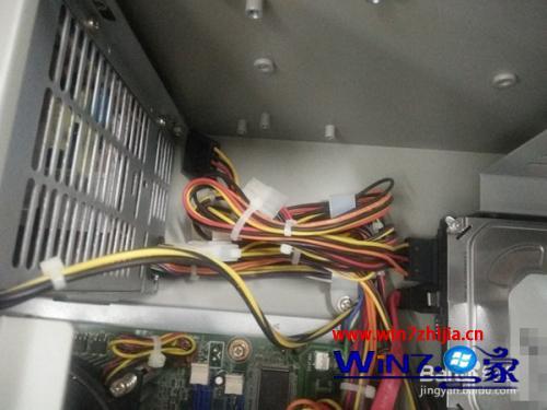 显示器不亮了怎么回事_电脑开机显示器不亮怎么回事