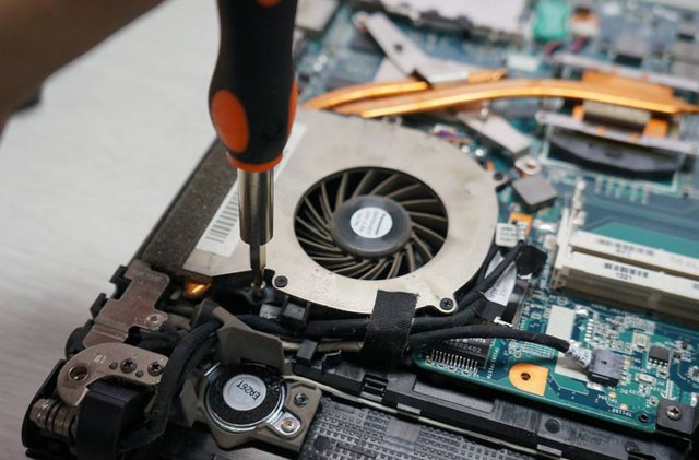 苹果电脑笔记本2017款_2017最贵笔记本电脑_笔记本键盘失灵修贵吗