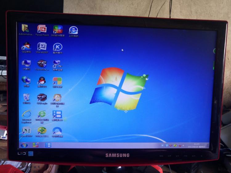 三星 显示器 模糊_电脑屏幕显示模糊_电脑显示器显示模糊