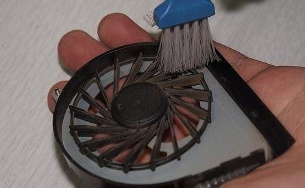 笔记本电脑风扇清灰