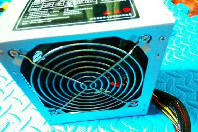 电脑主机开机嗡嗡响_电脑主机开机噪音大_电脑主机开机噪音大