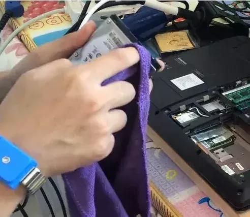 笔记本电脑风扇清灰