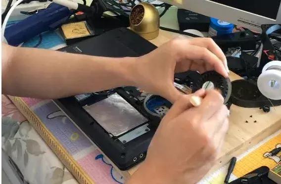 笔记本电脑风扇清灰