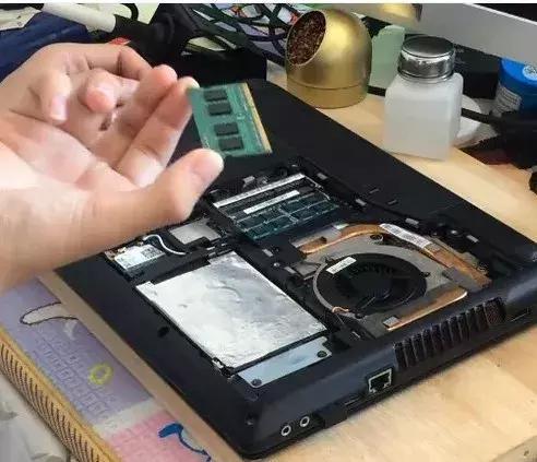 笔记本电脑风扇清灰