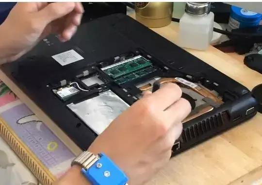 笔记本电脑风扇清灰