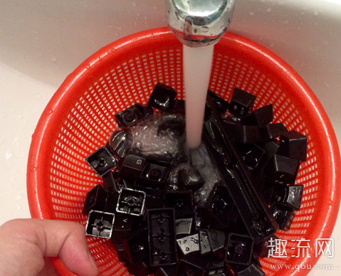 机械键盘可以水洗吗 机械键盘如何清洗和保养