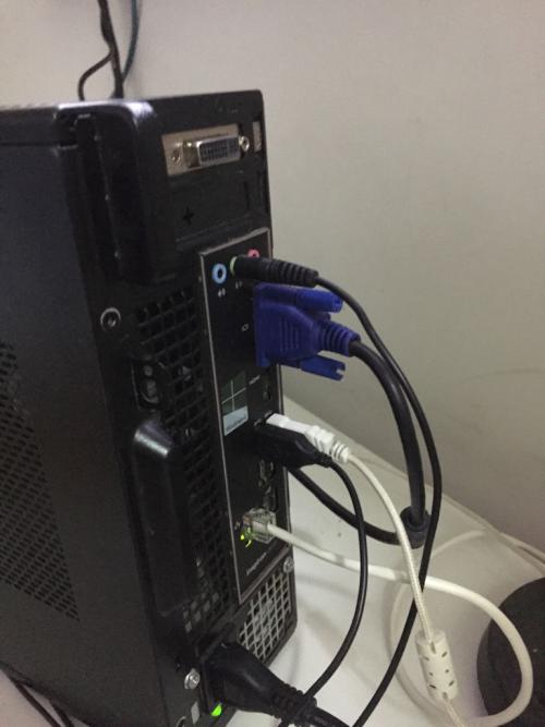 开机显示器不亮键盘灯不亮_刚装的电脑开机显示器不亮 键盘鼠标不亮_台式机开机键盘灯不亮