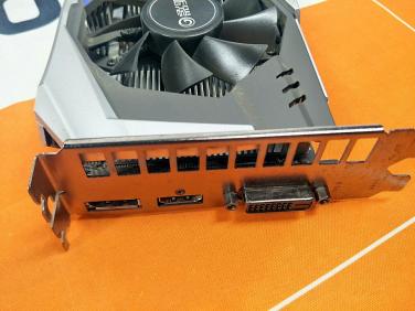 台式显卡什么牌子好_电脑双显卡好还是独立显卡好_台式电脑玩游戏用什么显卡好