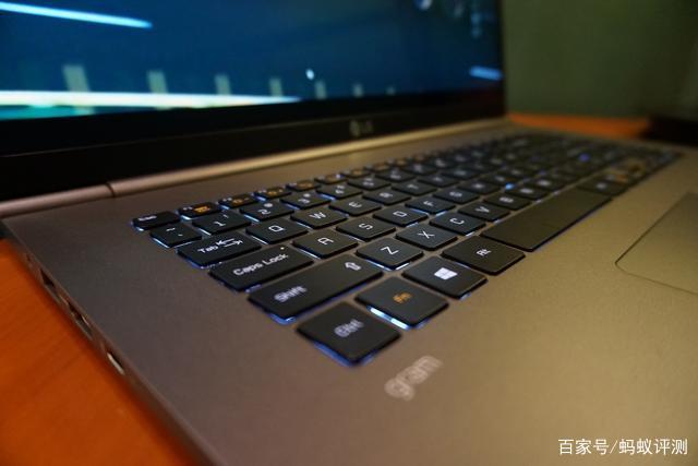 最轻薄17寸笔记本电脑