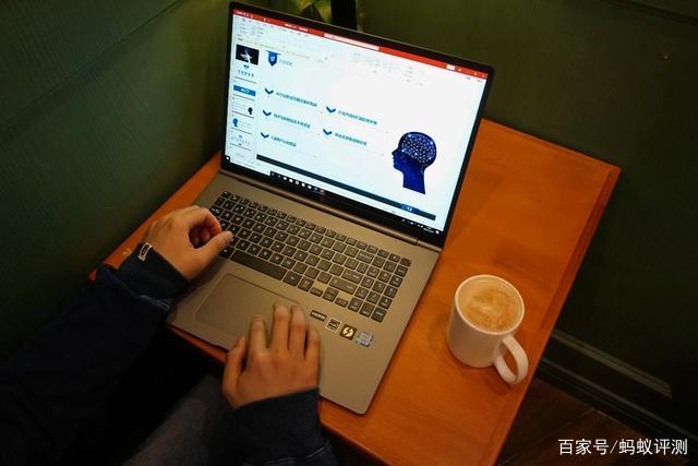 最轻薄17寸笔记本电脑