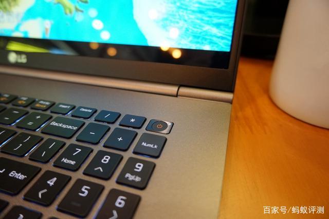 最轻薄17寸笔记本电脑