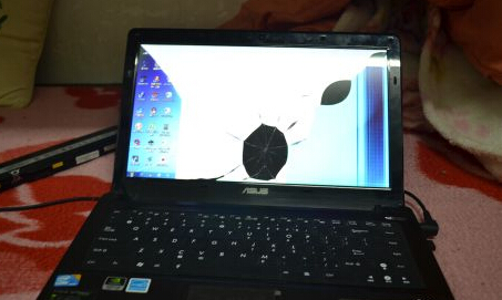 液晶坏屏图片_hevd屏坏了可以用笔记本屏吗_笔记本电脑屏坏了