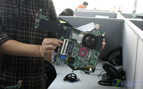 难得一见！戴尔工程师换NB主板