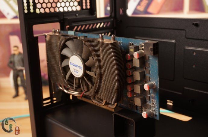 开机显卡风扇响进画面就正常_nvidia geforce gts 450显卡_gts250显卡 开机画面很小