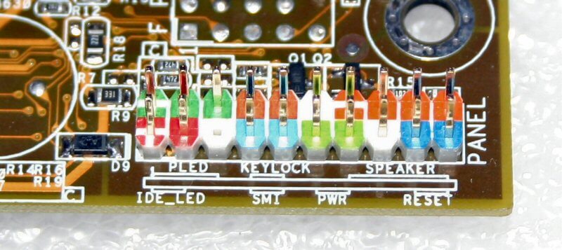 主机一拖二显示器_监控主机显示无信号_网吧电脑主机延长器
