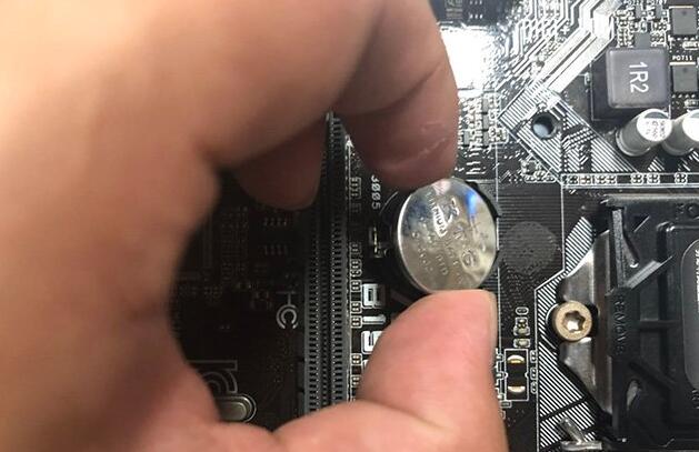 为什么电脑每次开机时间日期都会重置？