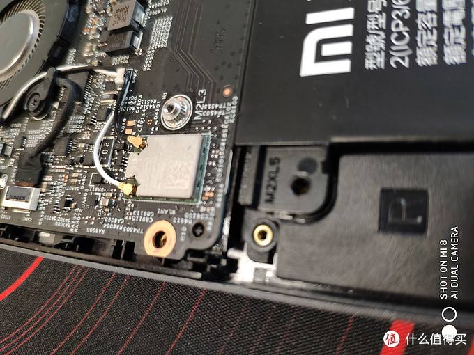 无线网卡，用的是贴片工艺，不可拆卸（黑苹果一烦）