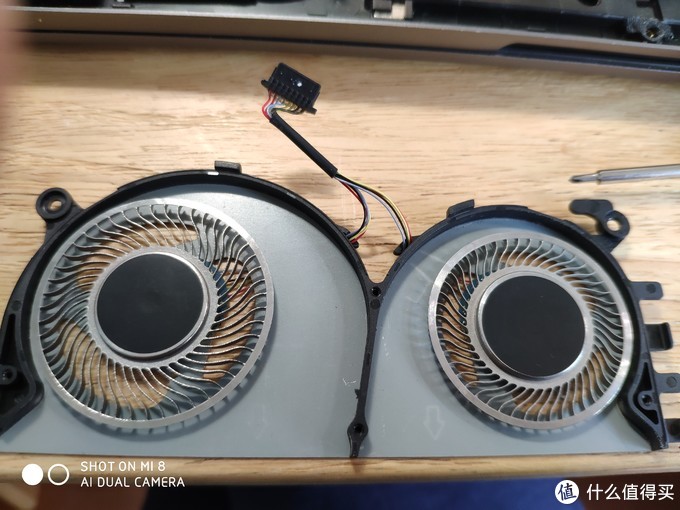 接下来把风扇与热管一起拆下（后面我会说有什么用）