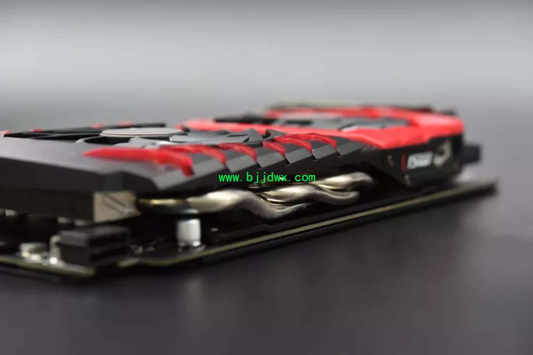 设置第一显卡peg