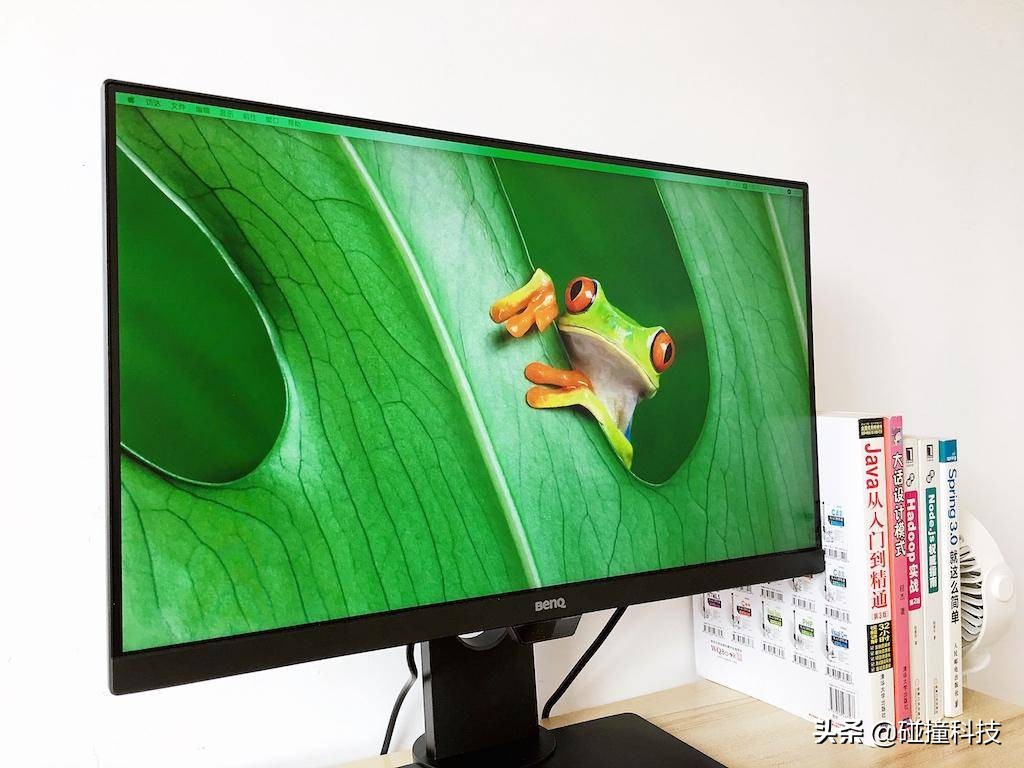 程序员护眼显示器推荐：不闪屏+滤蓝光是基本，有智慧调光才真牛