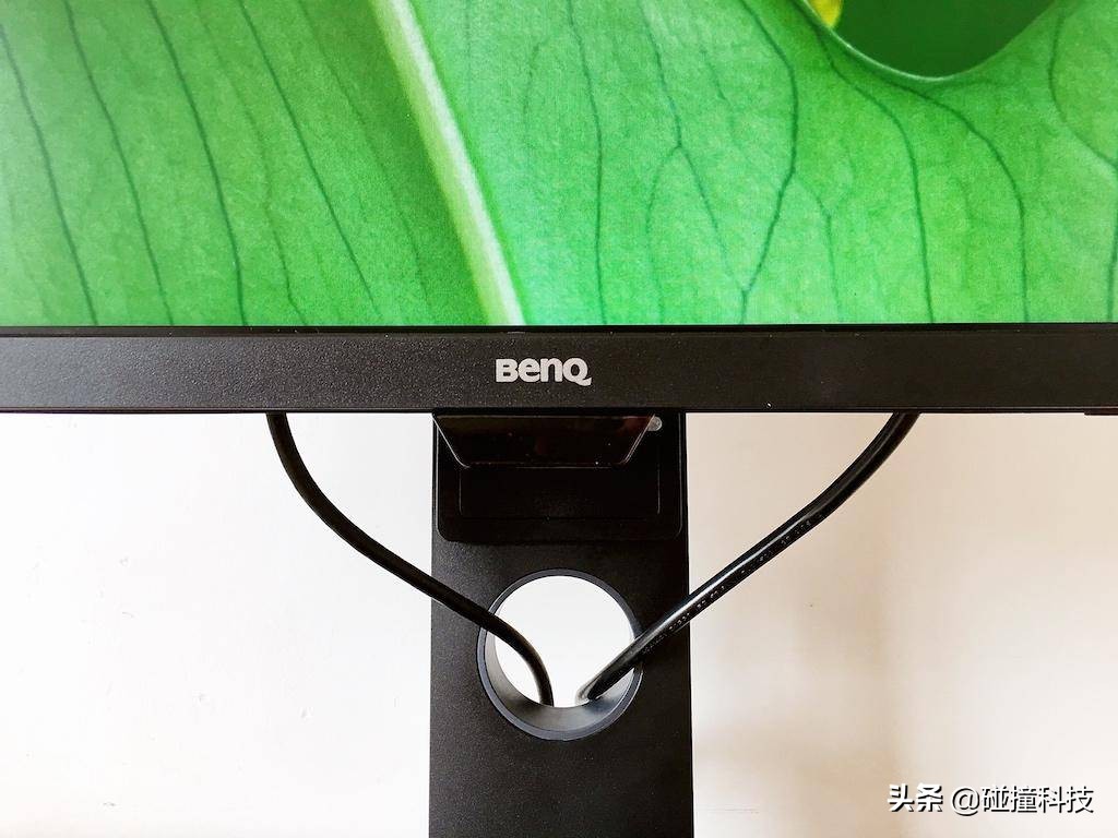 程序员护眼显示器推荐：不闪屏+滤蓝光是基本，有智慧调光才真牛