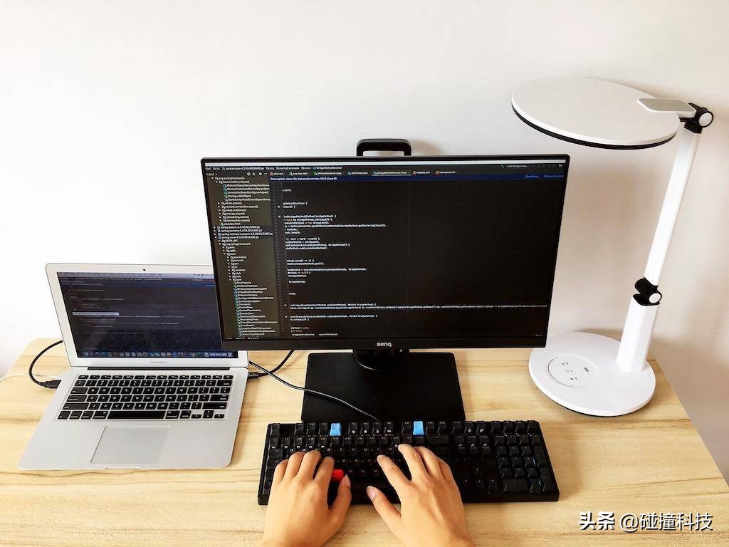 程序员护眼显示器推荐：不闪屏+滤蓝光是基本，有智慧调光才真牛