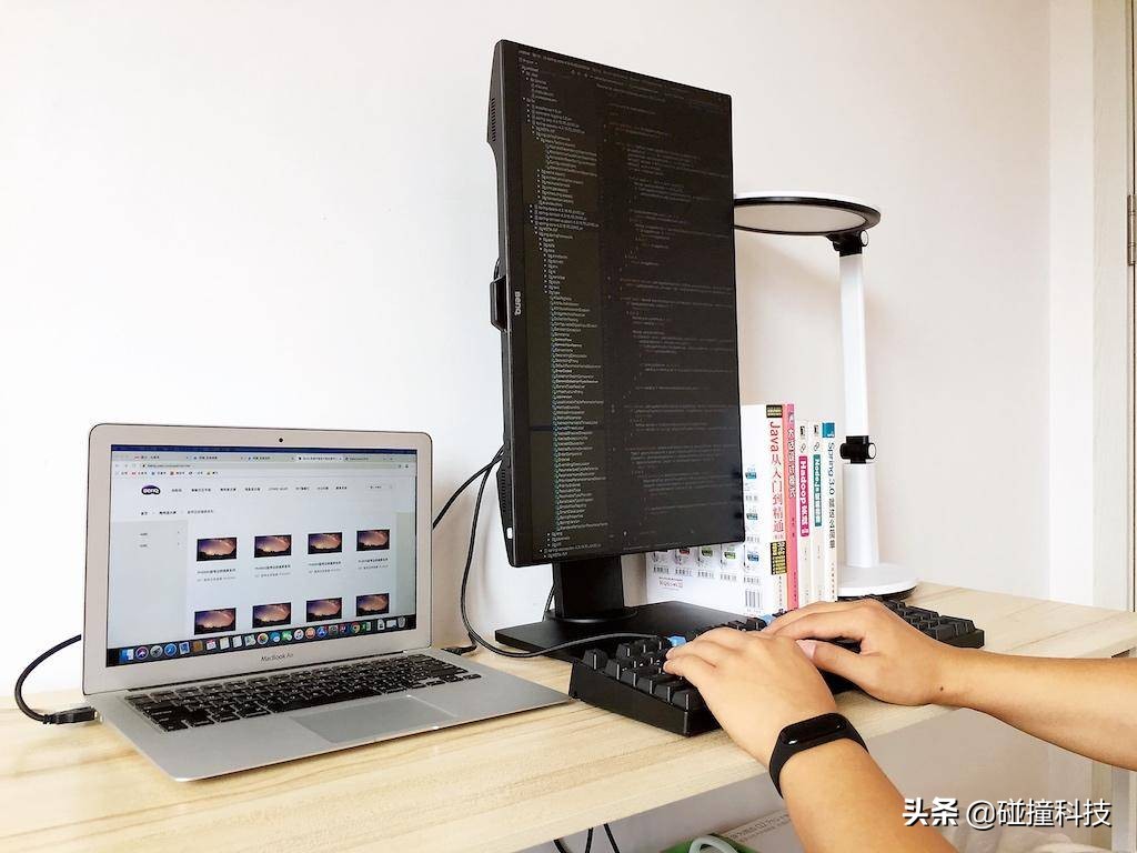 程序员护眼显示器推荐：不闪屏+滤蓝光是基本，有智慧调光才真牛