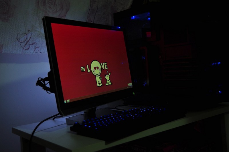 显示器闪屏_安装完吉吉播发器为什么网页还是显示要安装_不闪屏显示器