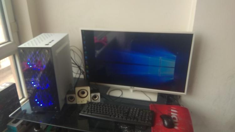 不闪屏显示器_显示器闪屏_诛仙登陆器显示不全